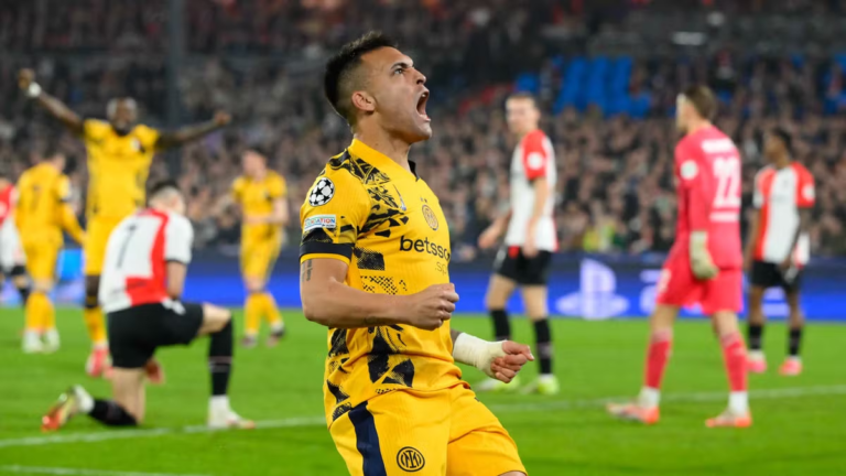 Tendangan Lisandro Martínez Hancurkan Harapan Feyenoord